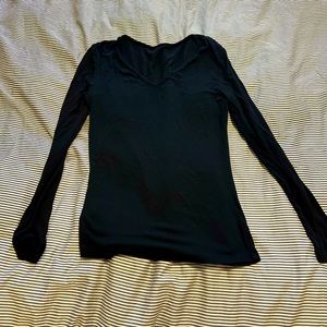 Black long sleeve v neck tee